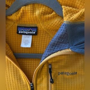 Patagonia R1 1/4 zip Men’s Fleece size Small Mustard Yellow